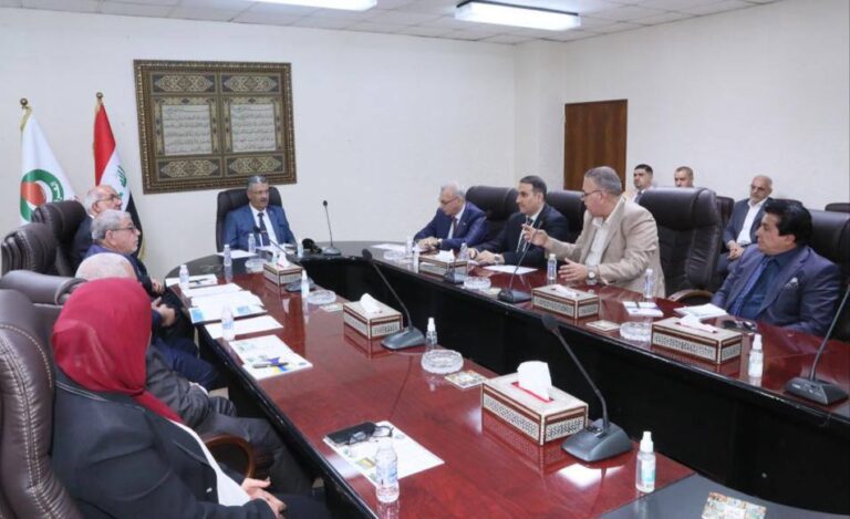 وزير النفط يؤكد أهمية تدريب وتطوير مهارات العاملين في القطاع النفطي