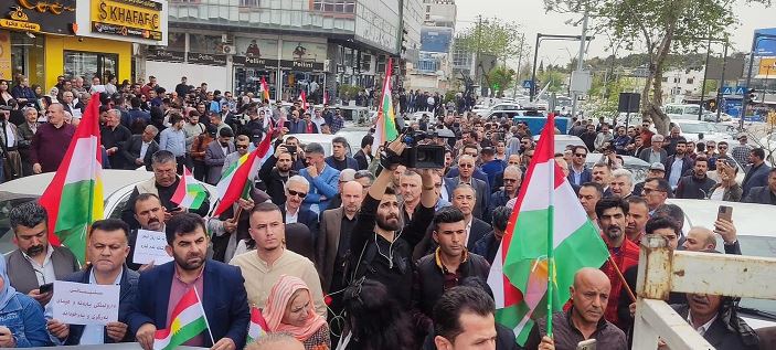 احتجاجات غاضبة في السليمانية ضد الهجوم التركي على مطار المدينة