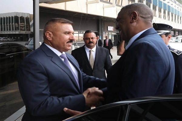 وزير الداخلية يؤكد أهمية تعزيز التعاون والتنسيق المشترك بين بغداد والخرطوم