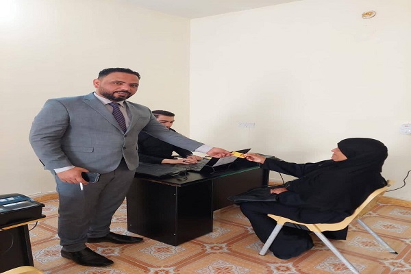 العمل تباشر بحملة لاصدار البطاقات الذكية للاسر المشمولة بالرعاية الاجتماعية