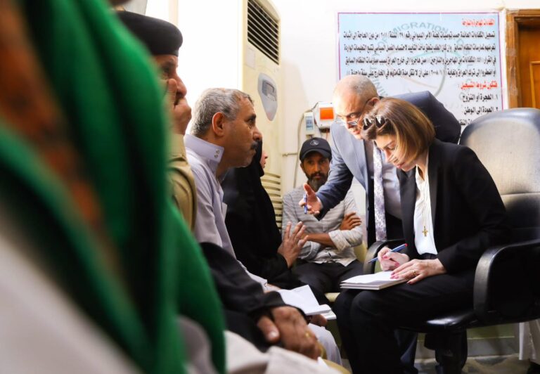 الهجرة توجه بالإسراع في إنجاز معاملات أكثر من 250 من فئات عناية الوزارة