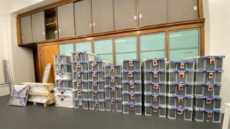 رئيس الجمهورية يعود بـ(6000) قطعة آثرية من بريطانيا