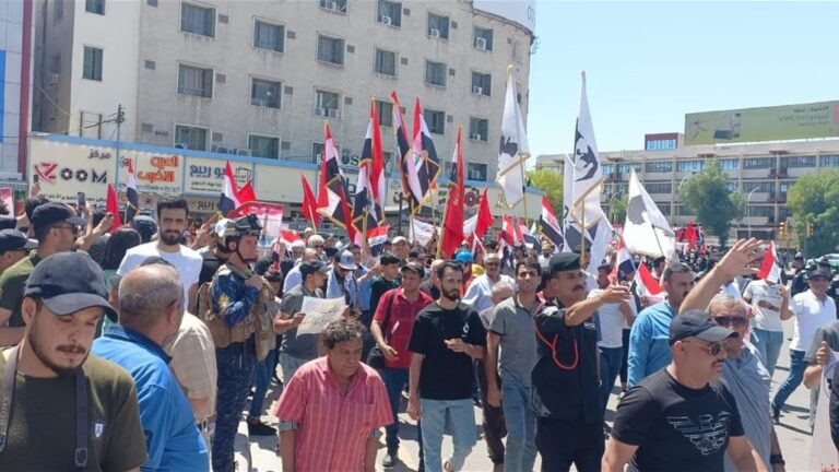 تطمينات برلمانية وسياسية للعمال .. تظاهرات تعم المحافظات