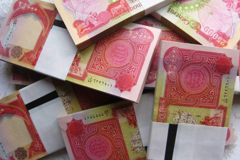 المالية النيابية تحسم الجدل : لازيادة على رواتب الموظفين