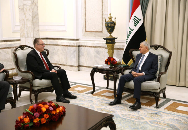 رئيس الجمهورية : (600) ألف نازح يعيشون أوضاعا بالغة التعقيد