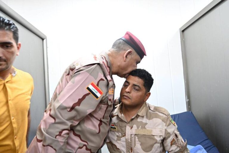 قيادة العمليات تتفقد جرحى الحادث الغادر في كركوك