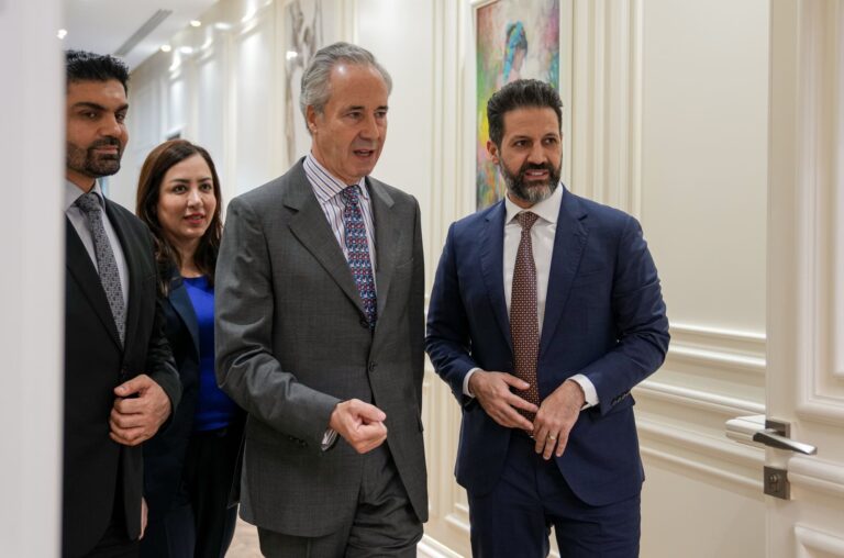 طالباني يبحث مع السفير الإسباني تطوير واقع الزراعة والسياحة في الإقليم