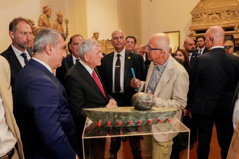 رشيد يستعيد قطعة أثرية تعود للحضارة الآشورية من إيطاليا