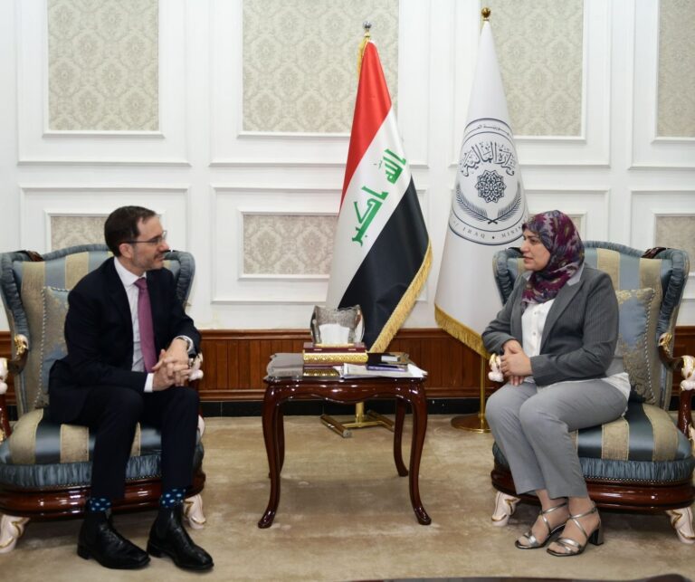 وزيرة المالية والسفير البريطاني يبحثان تنمية التعاون المتبادل في مجالات تطوير القطاع المصرفي