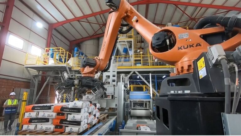 التطور التقني .. الروبوتات أياد عاملة داخل المصانع