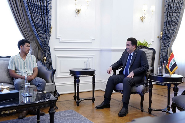 السوداني يكرم عامل بناء أنقذ العشرات من حريق في النجف