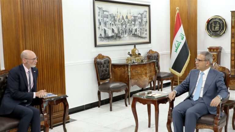 العراق وبريطانيا يبحثان استكمال مباحثات التعاون القضائي والقانوني