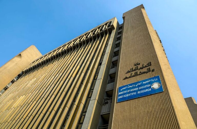 التعليم تعلن فتح استمارة نقل الطلبة الوافدين