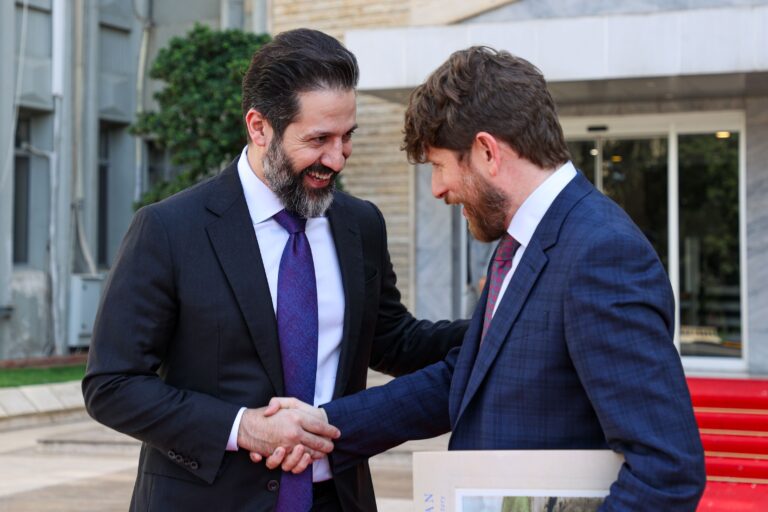 القنصل الفرنسي يشيد بدور طالباني في مساعي تحسين الأداء الحكومي