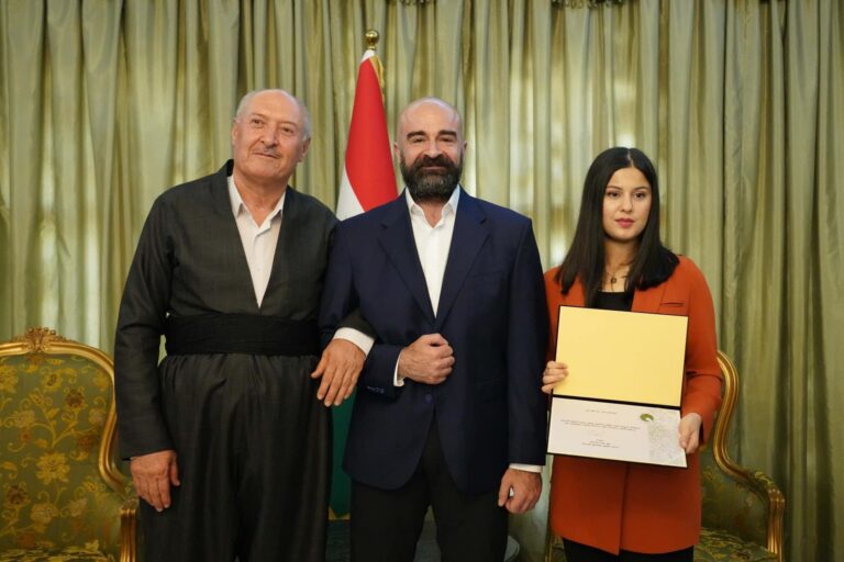 طالباني خلال استقباله الطلبة الأوائل: تعلمت منهم وتعهدت بدعمهم