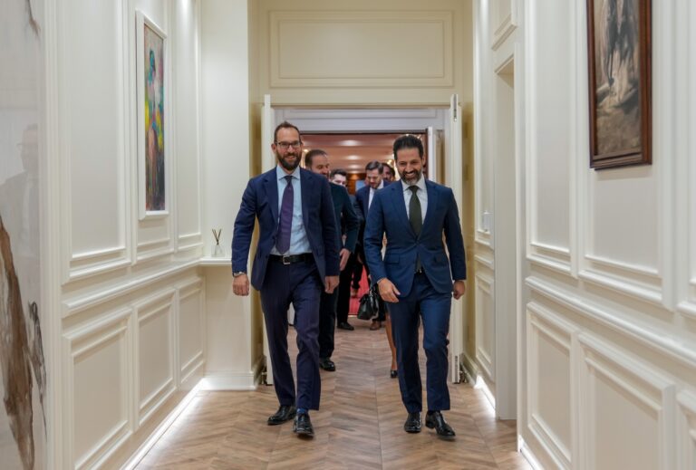 طالباني والقنصل الأمريكي: الحاجة مُلّحة إلى حماية حرية التعبير في الإقليم