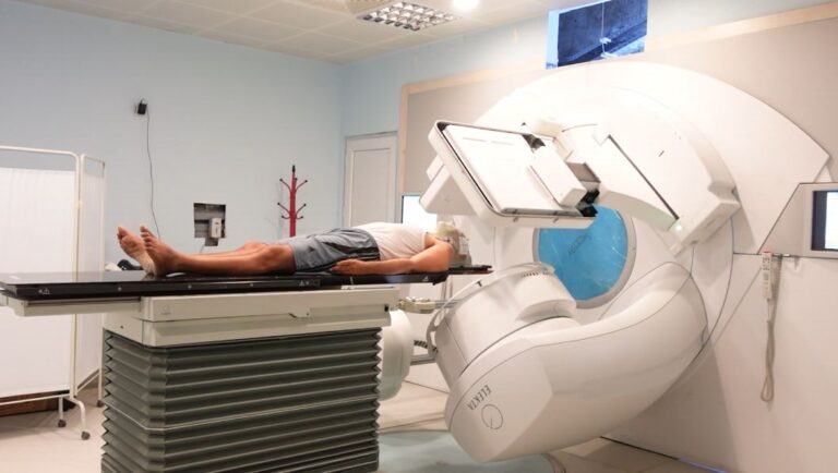 بابل .. مركز الإمام الصادق الأول لعلاج مرضى السرطان بالتقنيات الحديثة