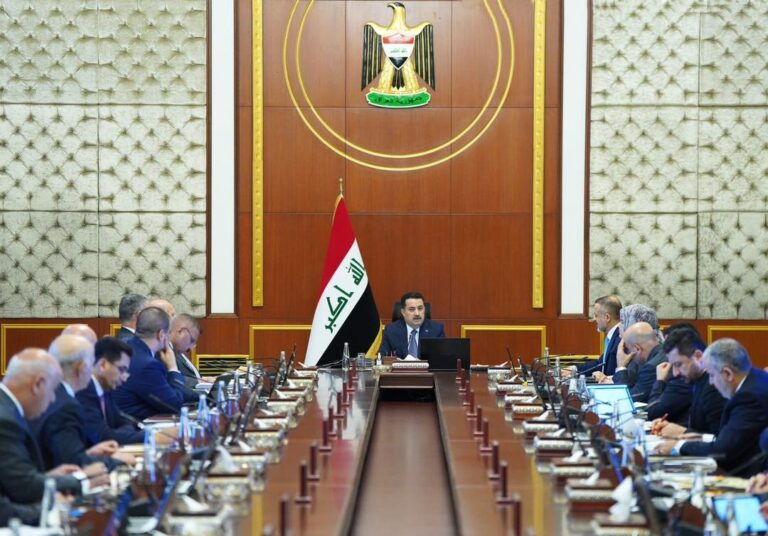 بعد نفاذ قانون الموازنة ..مجلس الوزراء يوجه بالمباشرة في تنفيذ المشاريع الواردة في البرنامج الحكومي