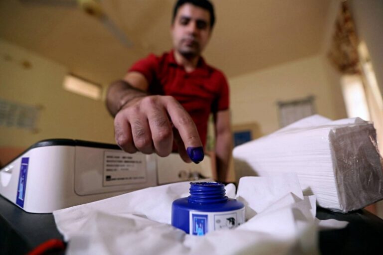 “المال السياسي” يتسبب في انسحاب مرشحين من انتخابات مجالس المحافظات