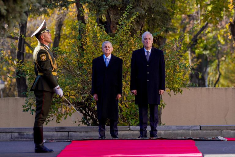 استقبال رسمي للرئيس رشيد ومباحثات عراقية أرمينية موسعة