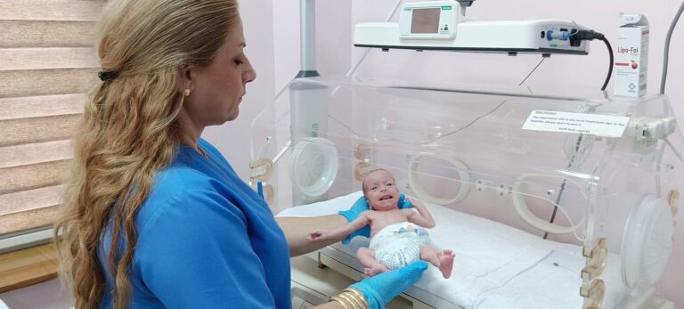 مستشفى التوليد بزاخو ينجح فـي إنقاذ طفل بعمر 23 أسبوعا وبوزن ٩٠٠ غرام