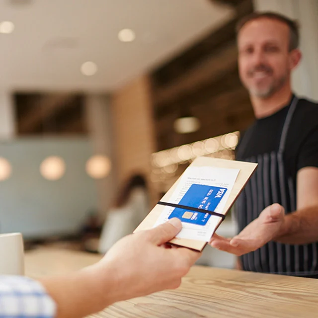 تأثيرها يصل أسعار الصرف.. “الفيزا دايركت” تضع مضاربي السوق السوداء بين المطرقة والسندان