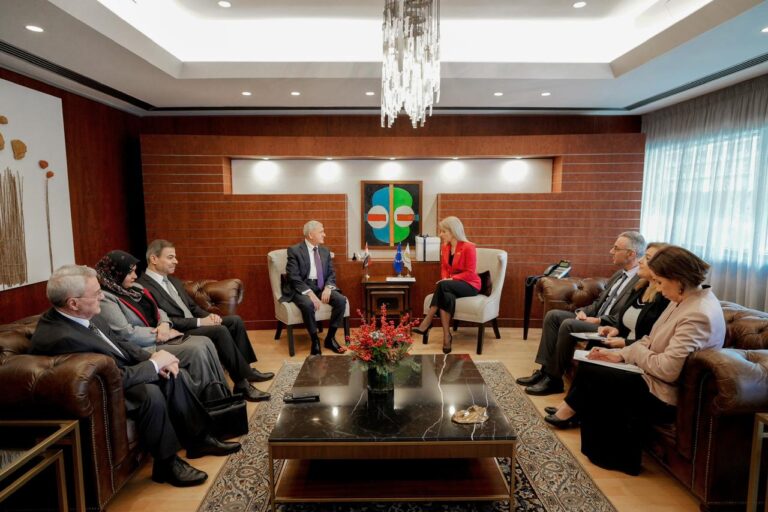 رئيس الجمهورية يؤكد أهمية تفعيل النقل الجوي بين العراق وقبرص