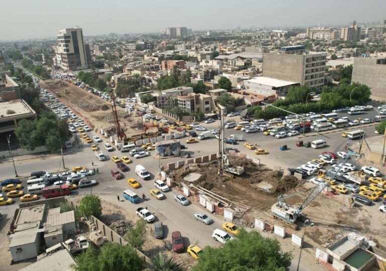 الإعلام الحكومي: تصاعد وتيرة الإعمار بمشاريع فك الاختناقات المرورية