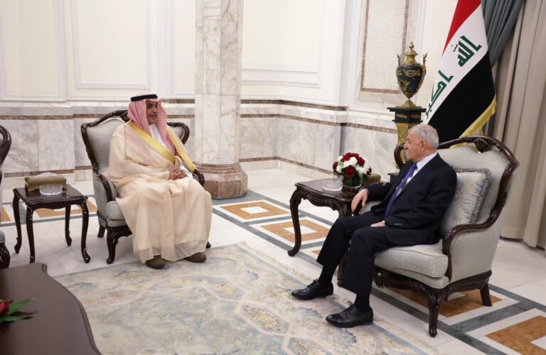 رئيس الجمهورية يؤكد ضرورة تأمين وصول المساعدات إلى الشعب الفلسطيني