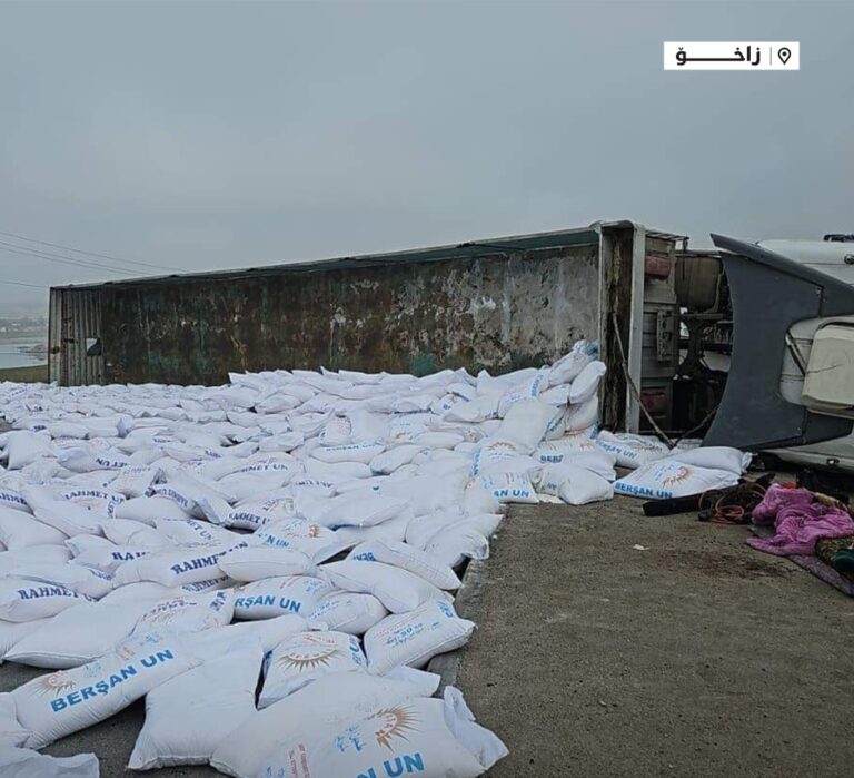 انقلاب شاحنة محملة بالدقيق في زاخو