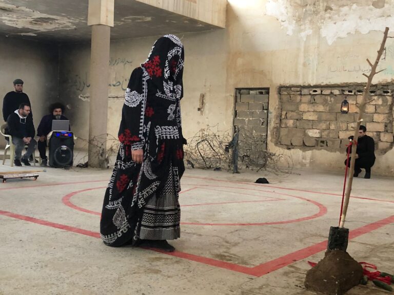 كركوك.. مونودراما (سلمى) يجسد جريمة العصر في طوبزاوه