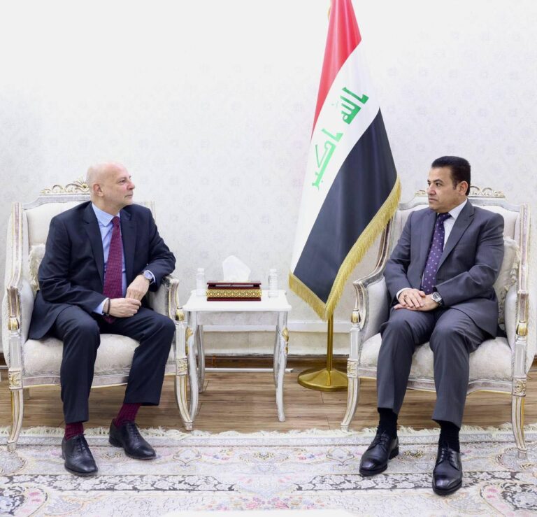 العراق والأمم المتحدة يبحثان ملف المعارضة الإيرانية في أربيل