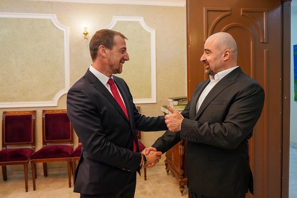 طالباني يبحث قضايا كردستان والعراق ويحرص على استقرارها