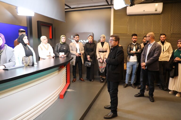 قناة المسرى تستقبل وفداً من أساتذة وطلبة قسم الإعلام في جامعة حلبجه