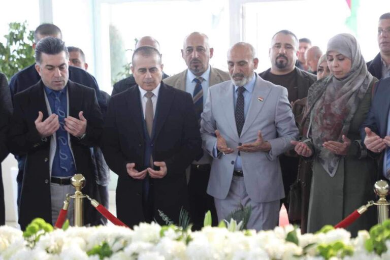 شخصيات عراقية بارزة تزور ضريح الراحل جلال طالباني