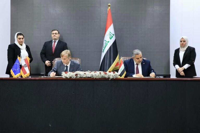 الزراعة تبرم أكبر عقد بتاريخها لتجهيزها بـ 6 آلاف مرشة محورية