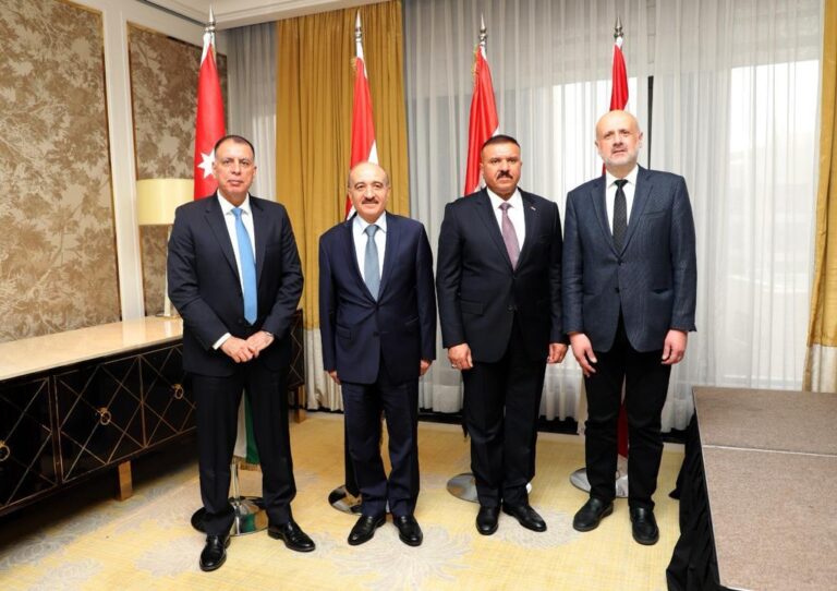 وزير الداخلية يشارك في اجتماع التصدي لظاهرة المخدرات ومكافحتها في الأردن