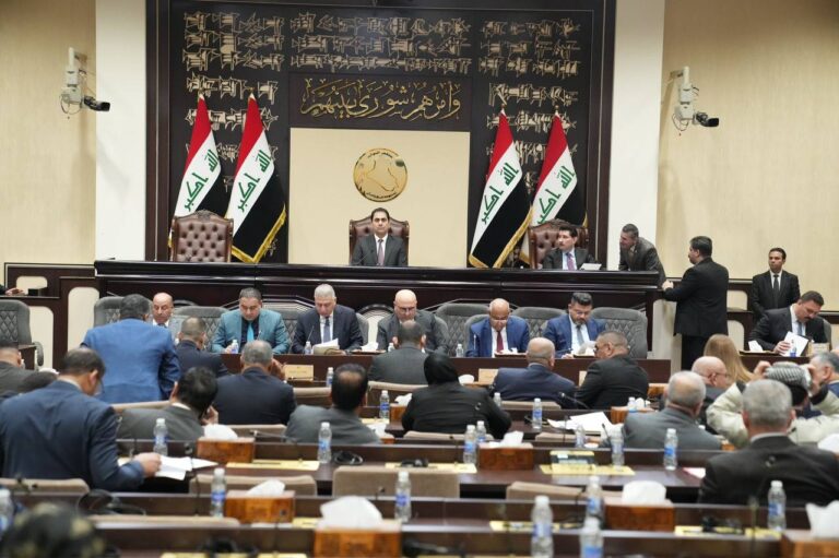 رواتب الموظفين .. دعوات للاتفاق بين بغداد وأربيل وتعديل قانون الموازنة