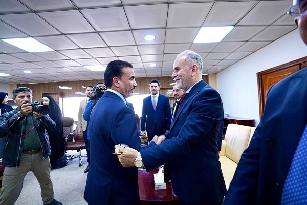 التربية ومجلس بغداد يجتمعان.. أزمة الأبنية المدرسية أبرز ملفات اللقاء