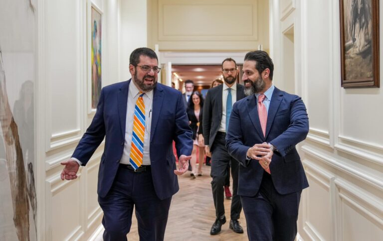 طالباني يبحث مع القائم بأعمال السفارة الأمريكية أهمية الإسراع في إجراء الانتخابات بالإقليم