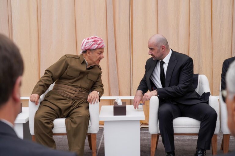 صور: طالباني يحضر مجلس عزاء شقيقة بارزاني