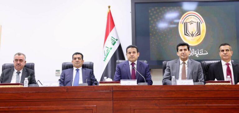 الأعرجي يوصي بإنشاء منصة إلكترونية تعمل بالذكاء الاصطناعي