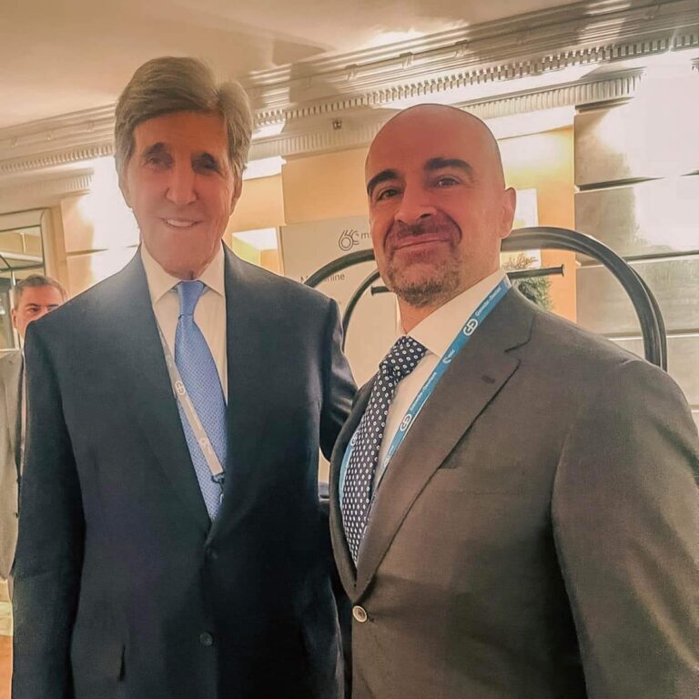 طالباني يلتقي في ميونخ المبعوث الأمريكي الخاص للمناخ