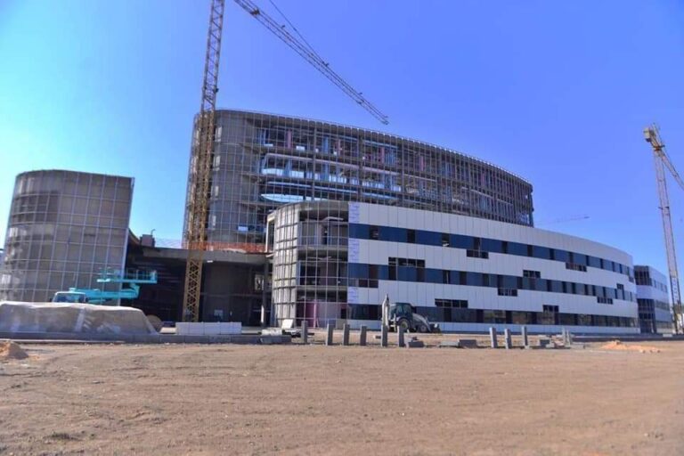 وزير الصحة: الحكومة مصرة على تسريع وتيرة إنجاز المشاريع الصحية المتلكئة