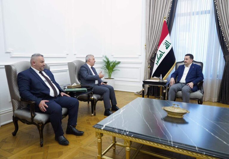 السوداني يؤكد مضي الحكومة في نهج توطين الصناعة الدوائية