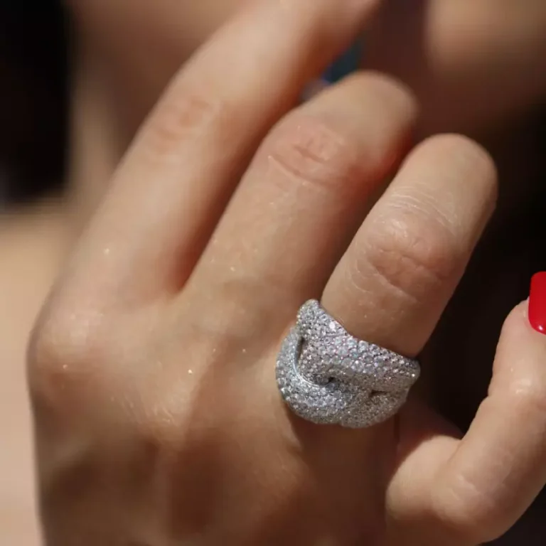 أمانة شرطي تعيد خاتم ألماس لصاحبته في كربلاء