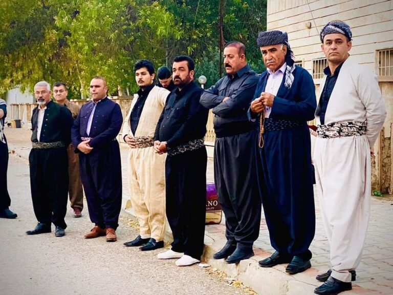 في يوم المقابر الجماعية ذوو المؤنفلين يحيون الذكرى في معتقل نقرة السلمان بالسماوة