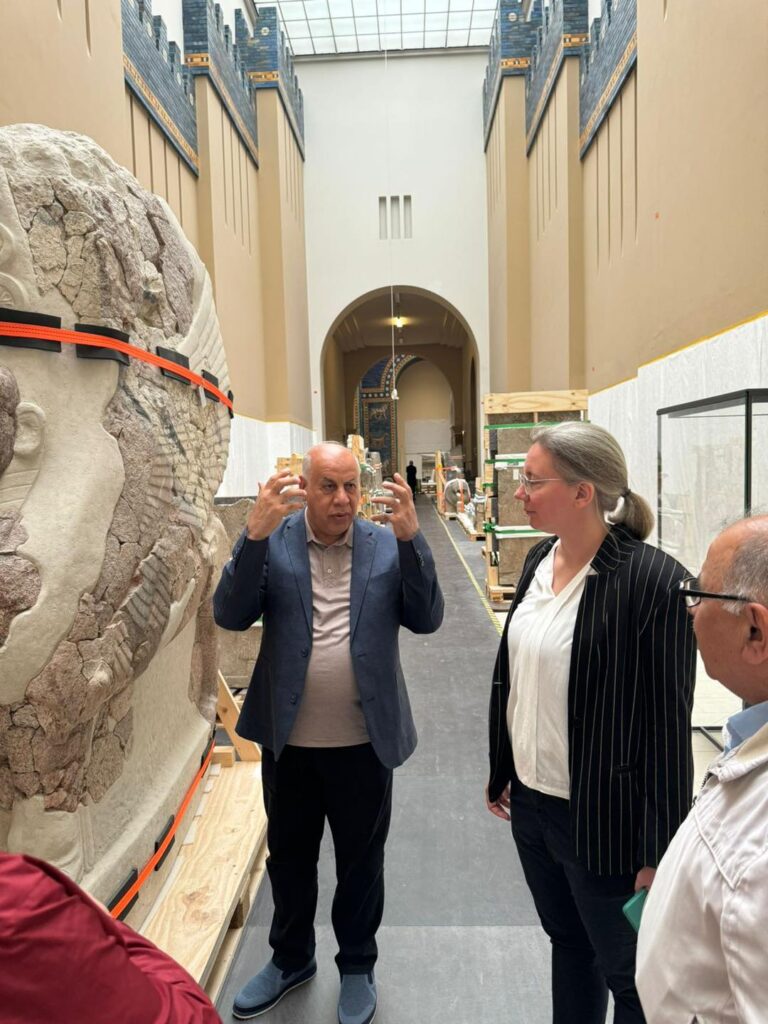 لعرضه في العراق.. صنع بوابة عشتار نسخة طبق الأصل عن الموجودة في برلين