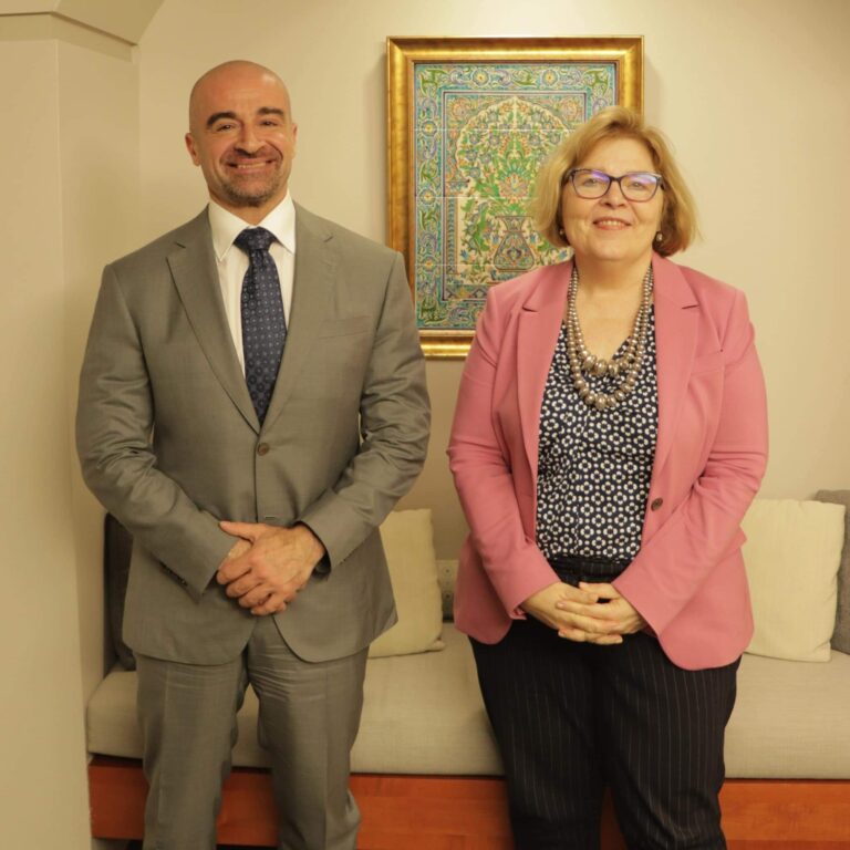 طالباني يلتقي في واشنطن مساعدة وزير الخارجية الأمريكية لشؤون الشرق الأوسط