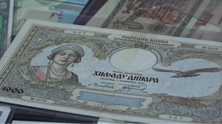 مواطن يجمع أكثر من 20 ألف عملة لدول مختلفة عمر بعضها 150 عاماً